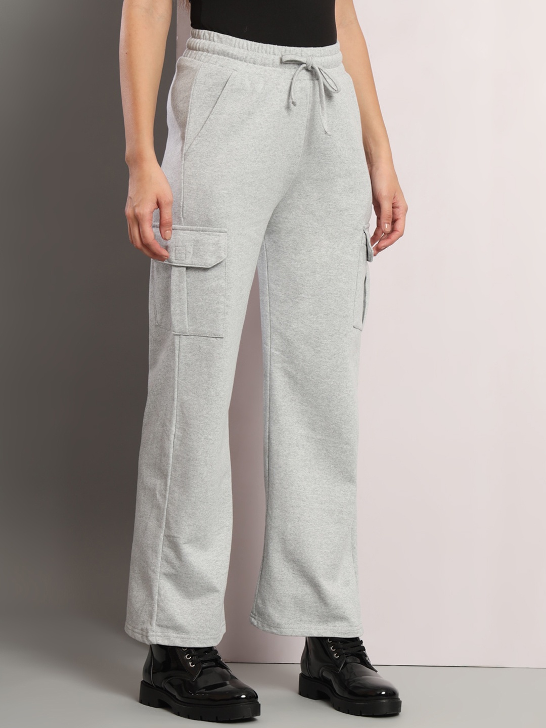 

Q-rious Women Mid-Rise Flared Cotton Lycra Track Pant, Grey