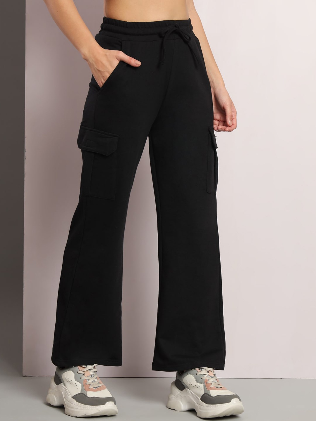 

Q-rious Women Mid Rise Cotton Track Pants, Black