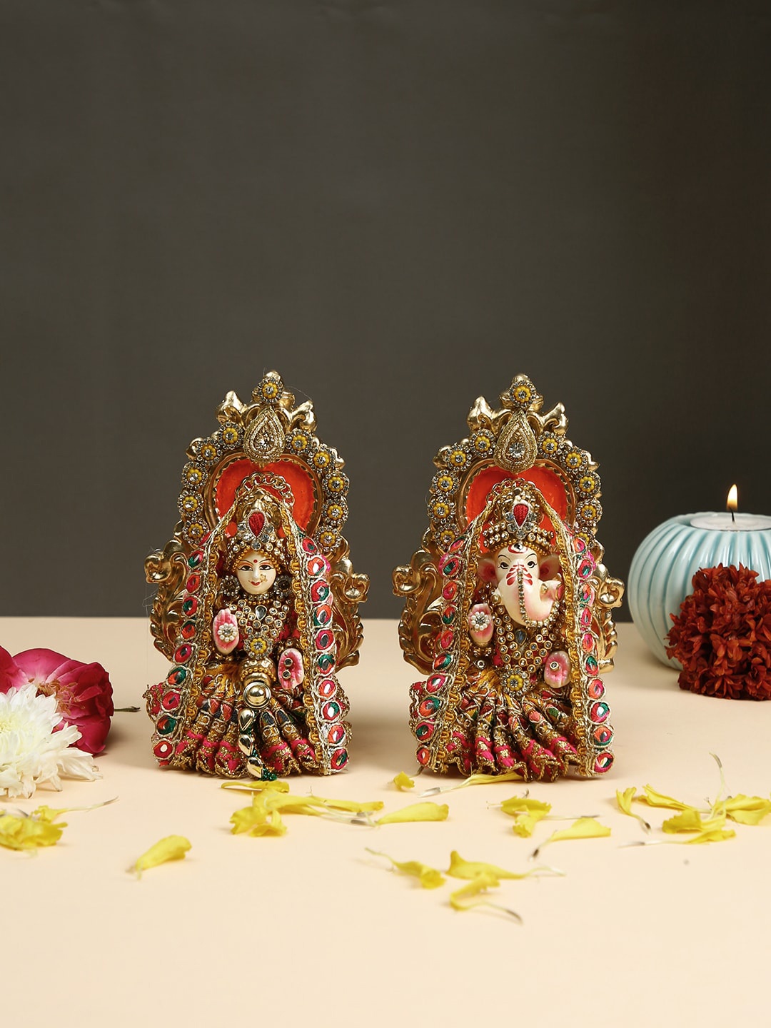 

Aapno Rajasthan Orange & Green 2 Pieces Textured Laxmi Ganesh Terracotta Idol Showpieces