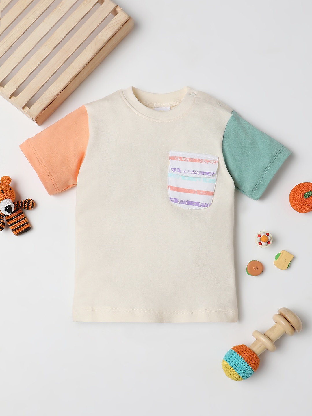 

Fancy Fluff Infant Boys Colourblocked Pure Cotton T-shirt, Off white