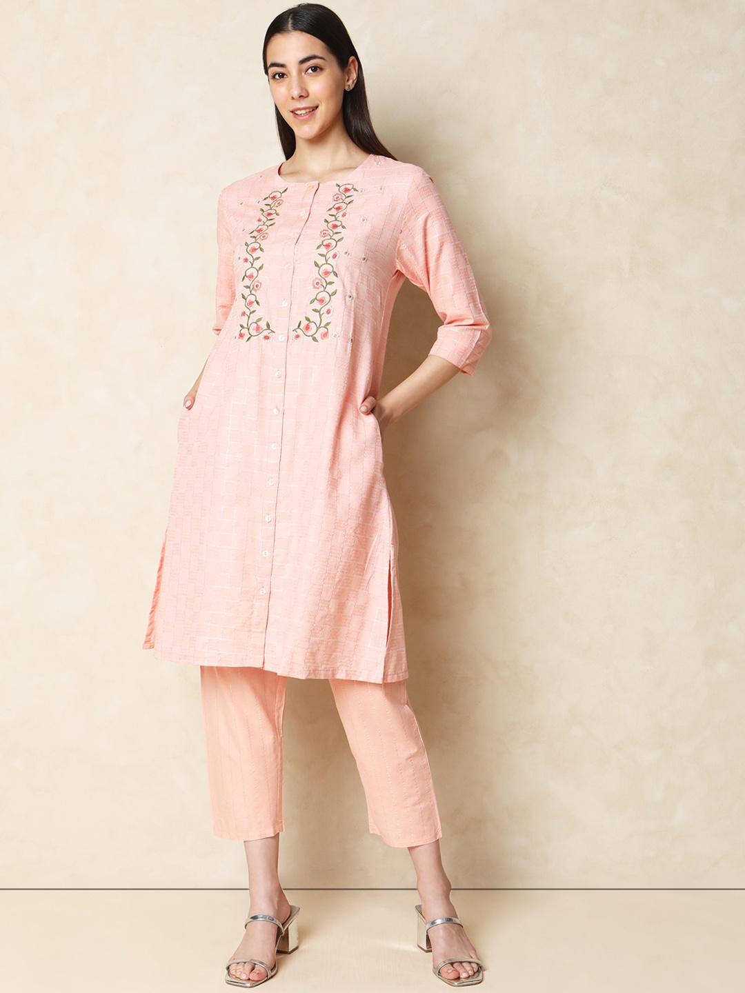 

Indifusion Checked Regular Thread Work Straight Kurta & Trousers With Dupatta, Peach
