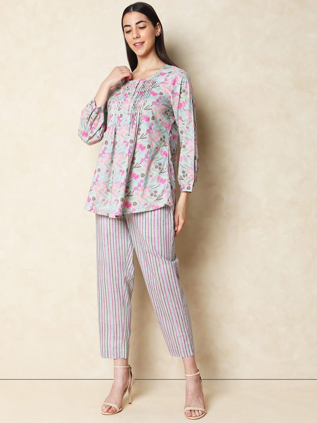 

Indifusion Floral Printed Regular Kurti With Trousers, Green
