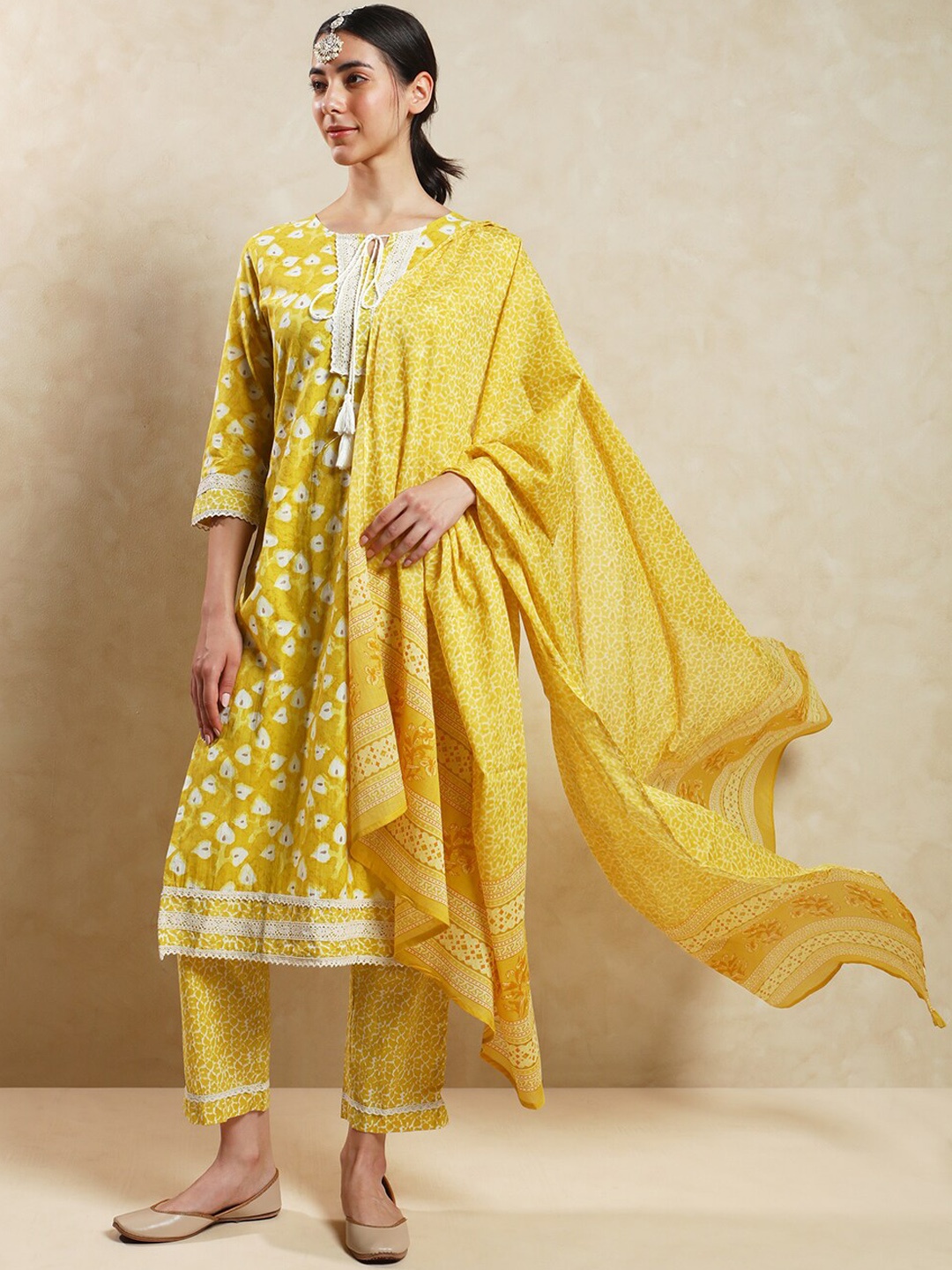 

Indifusion Floral Printed Kurta With Trousers & Dupatta, Yellow