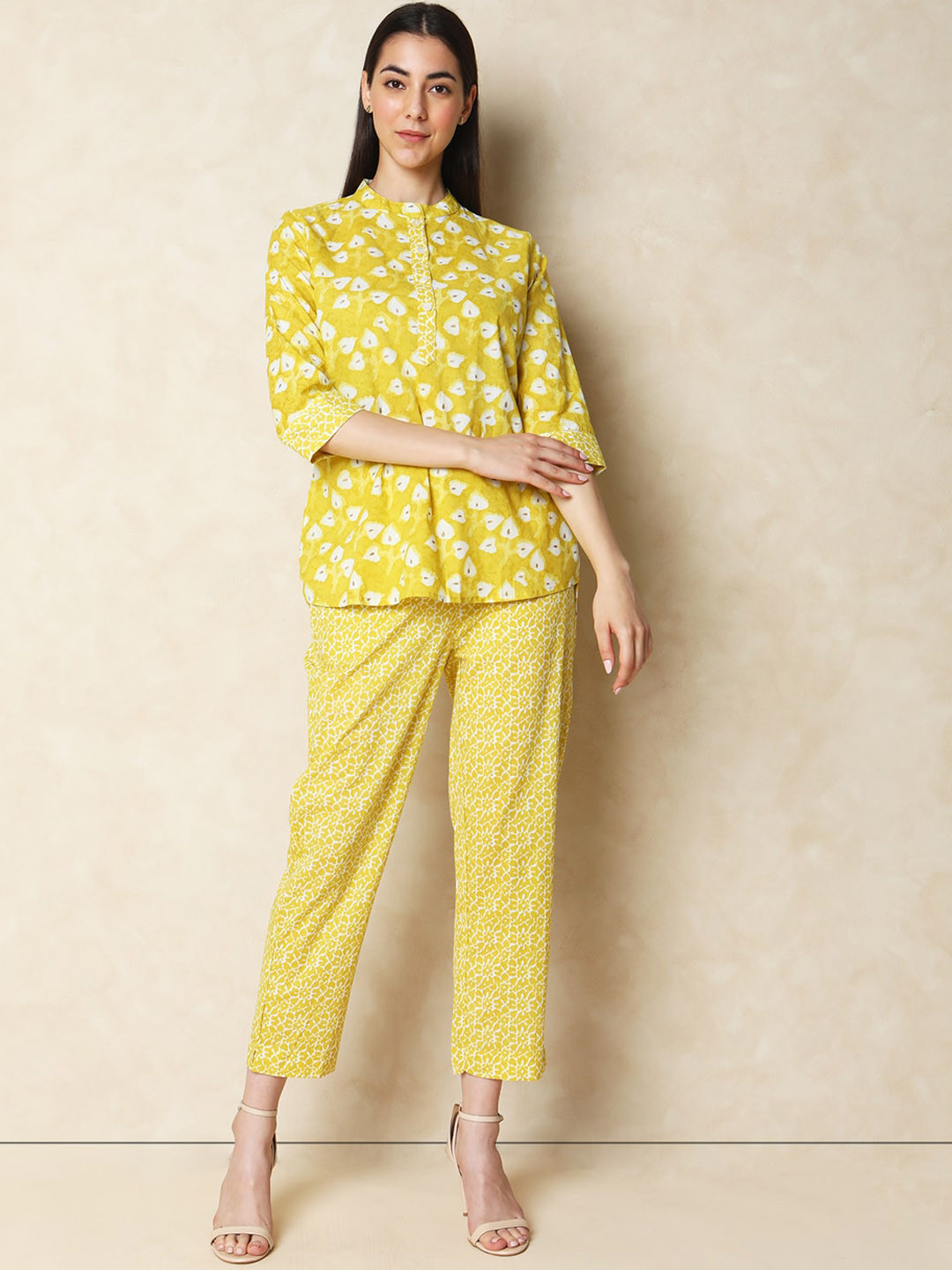 

Indifusion Floral Printed Regular Kurta With Trousers, Yellow