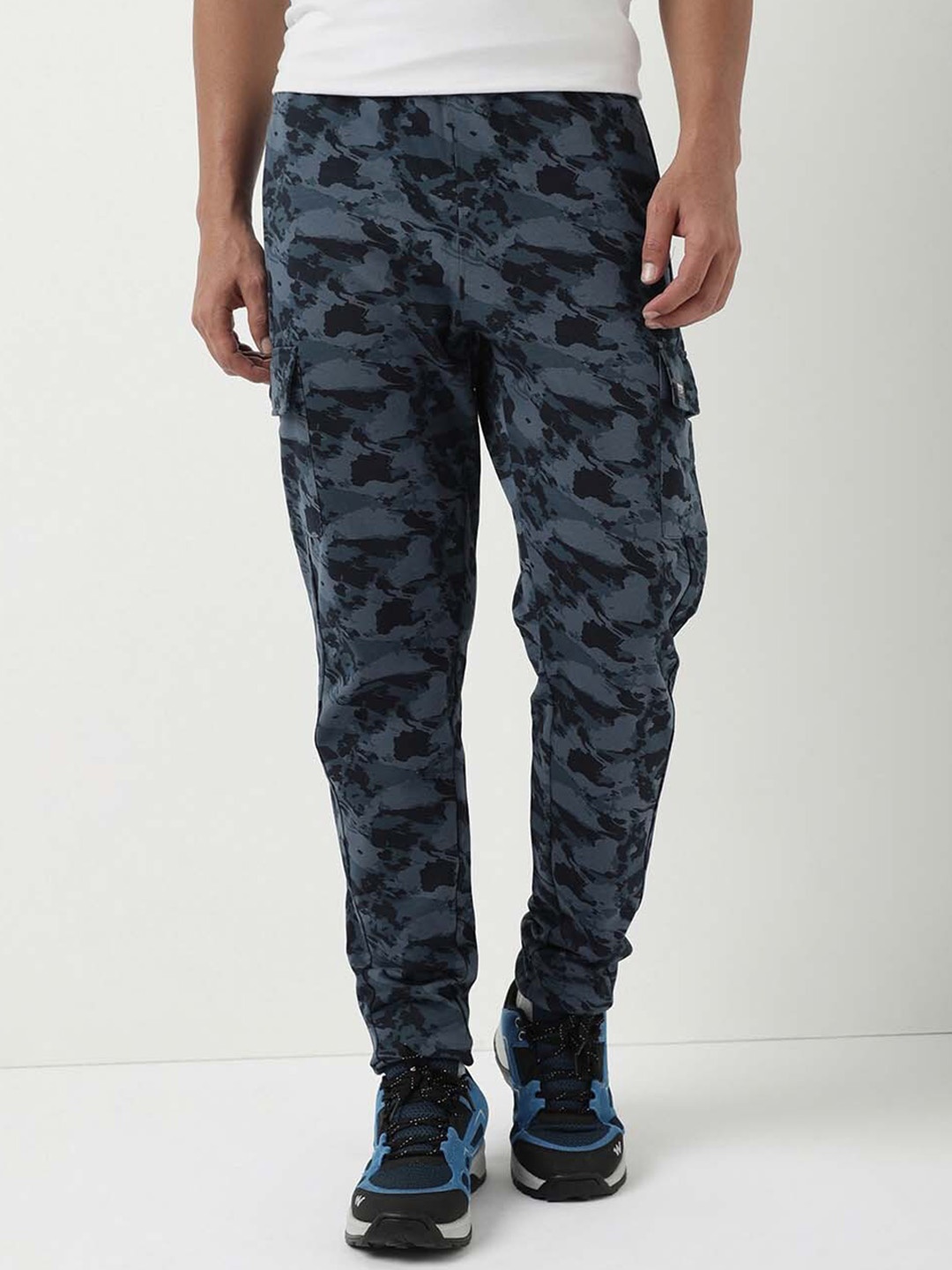 

Wildcraft Men Camoflage Printed Mid-Rise Anti Odour Cotton Track Pants, Navy blue