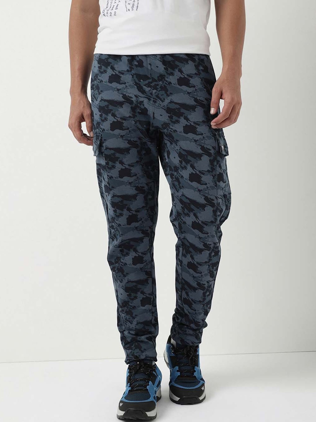 

Wildcraft Men Camoflage Printed Mid-Rise Anti Odour Cotton Track Pants, Navy blue