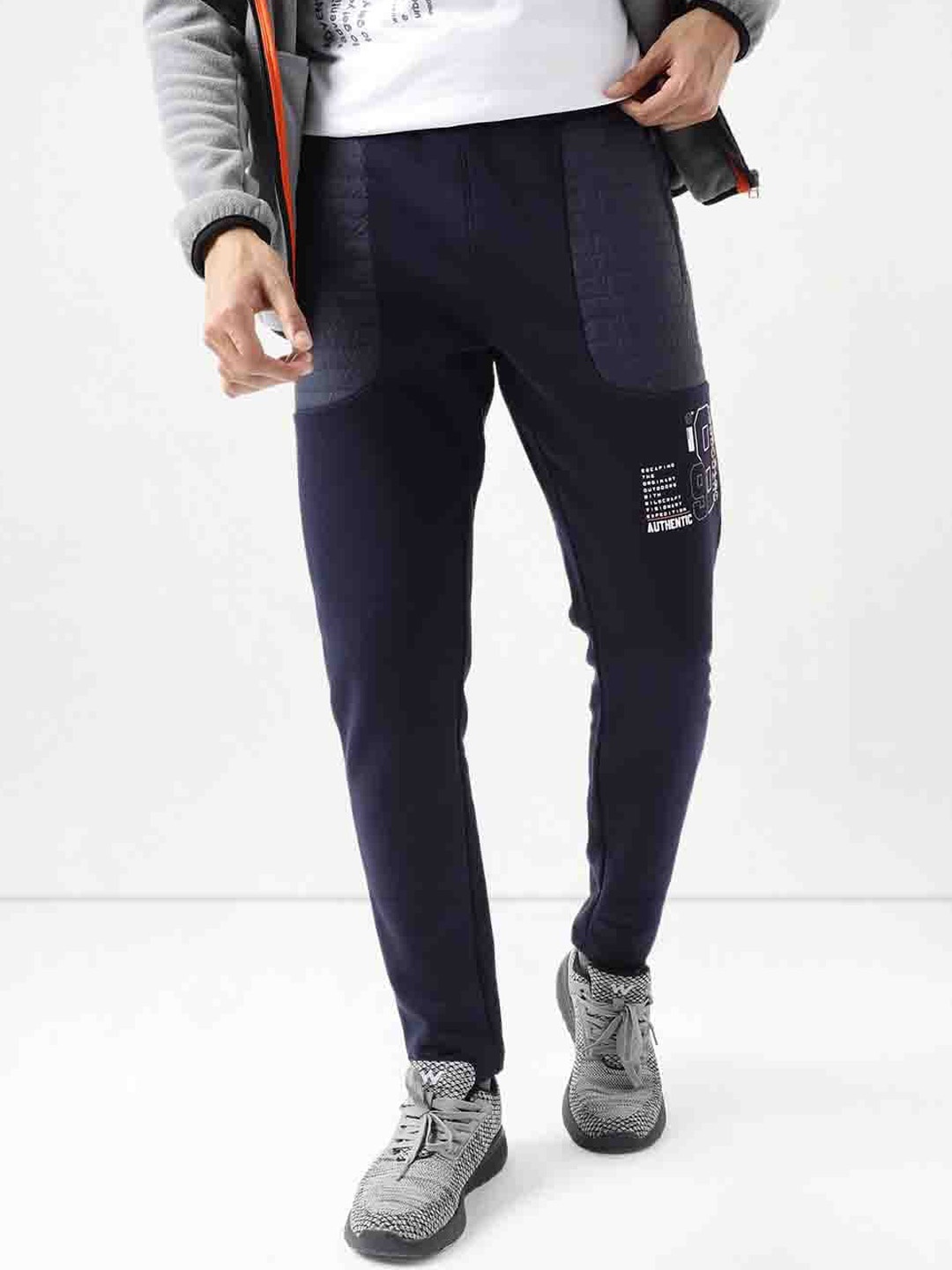 

Wildcraft Men Side Woven Quilting Mid Rise Anti Odour Track Pants, Navy blue