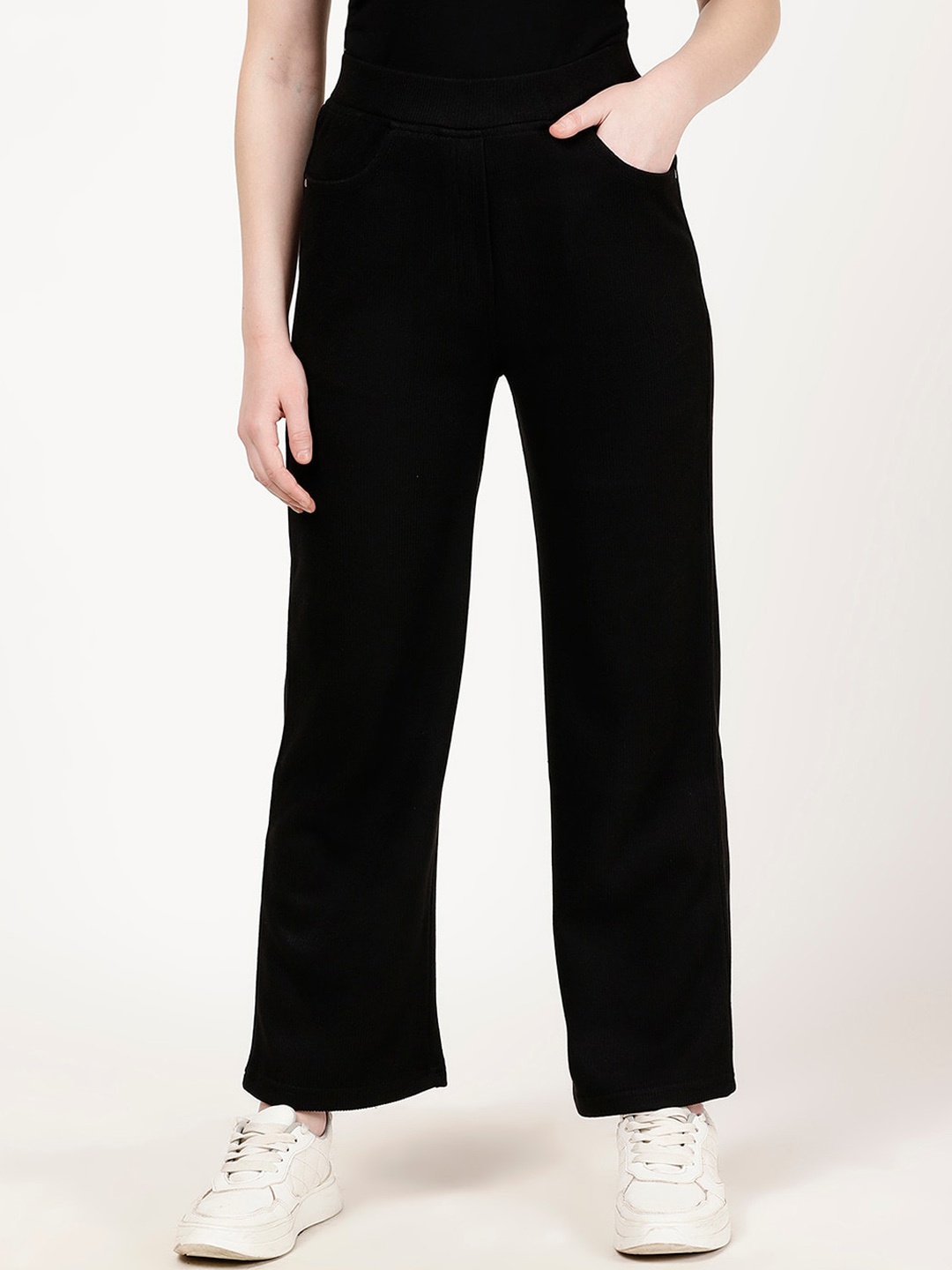 

FUTURO Women Original Mid-Rise Flared Corduroy Regular Trouser, Black
