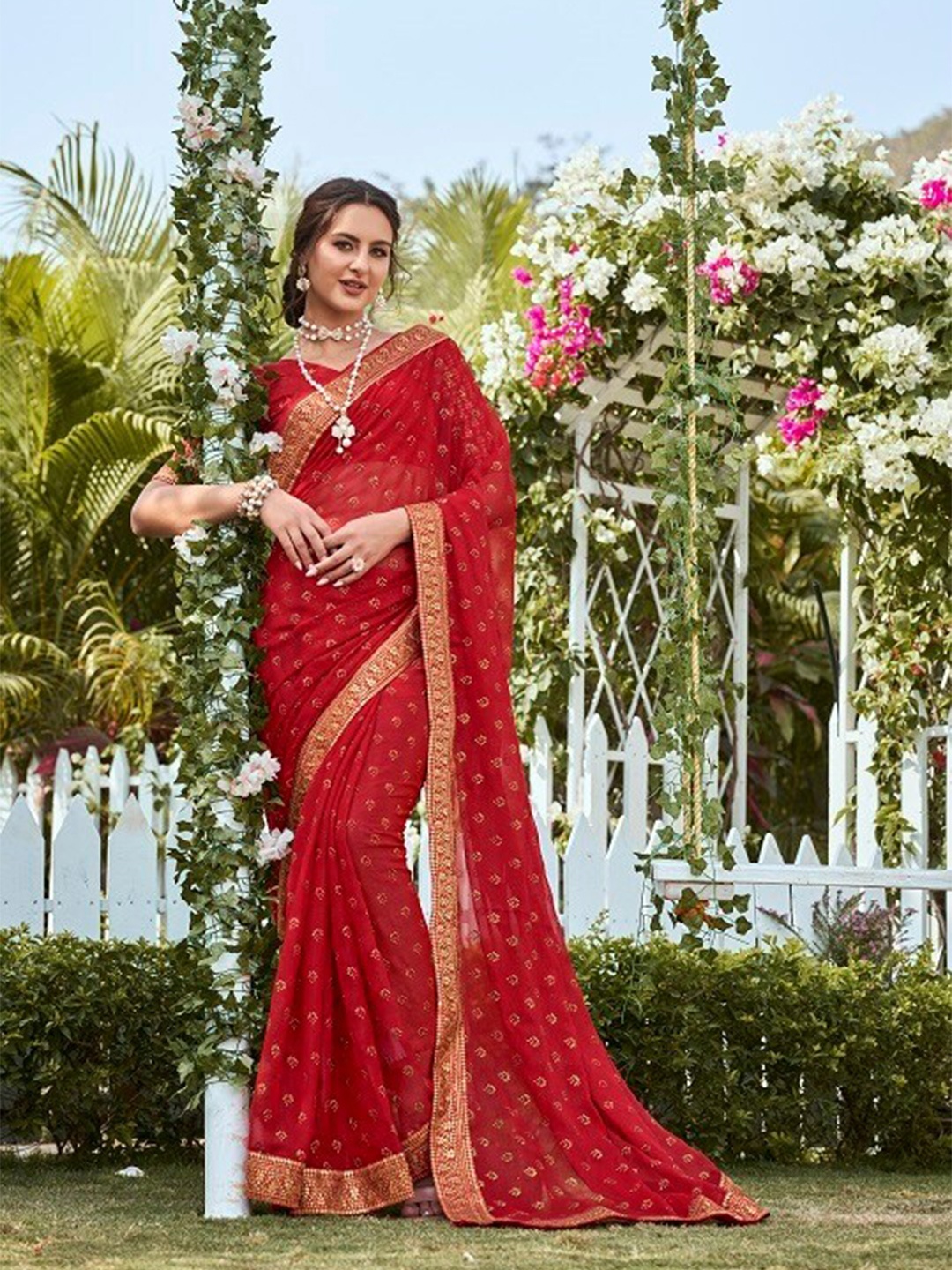 

Mitera Floral Embroidered Pure Chiffon Saree, Red