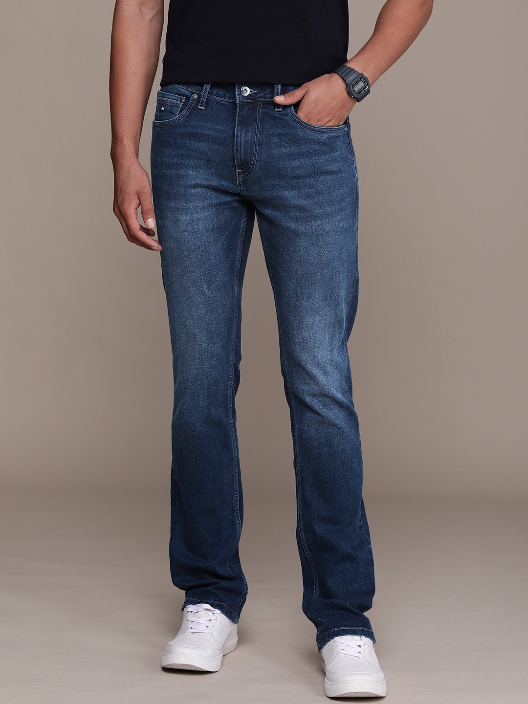 

Nautica Men Straight Fit Light Fade Stretchable Jeans, Blue