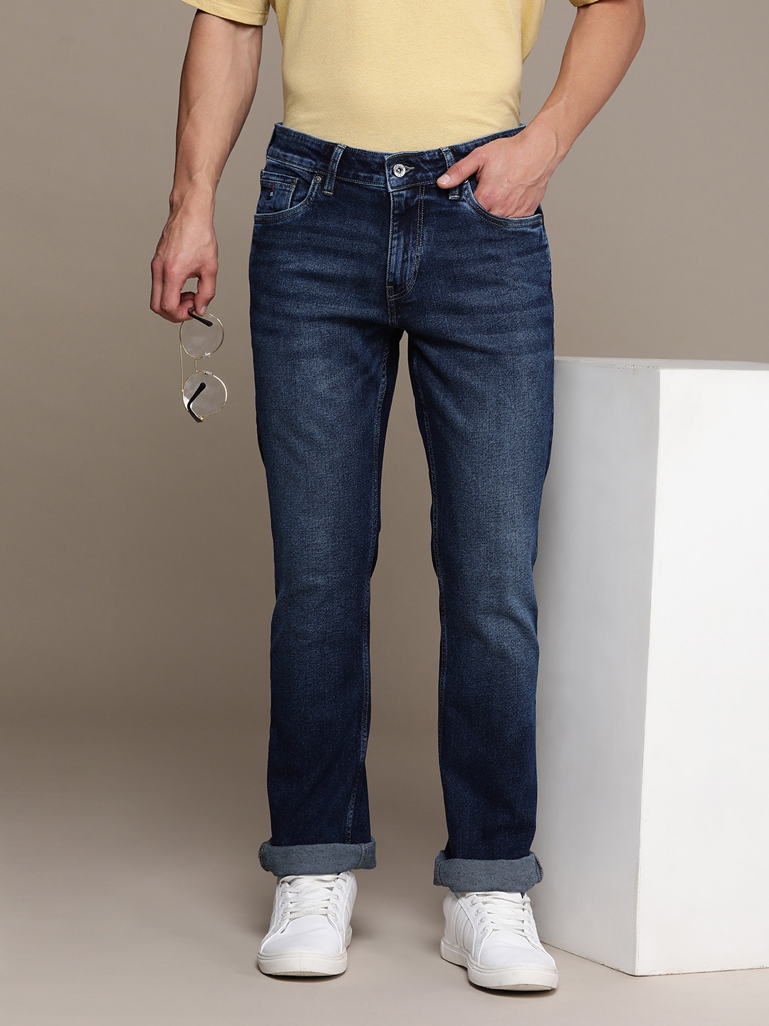 

Nautica Men Straight Fit Light Fade Stretchable Mid-Rise Jeans, Blue