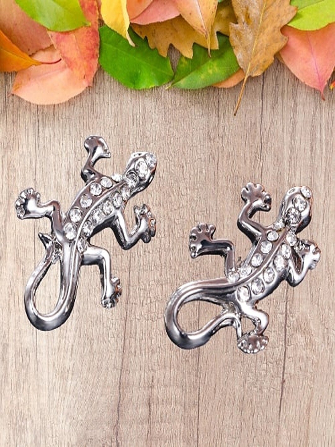 

UNIVERSITY TRENDZ Silver Plated Crystals Contemporary Studs