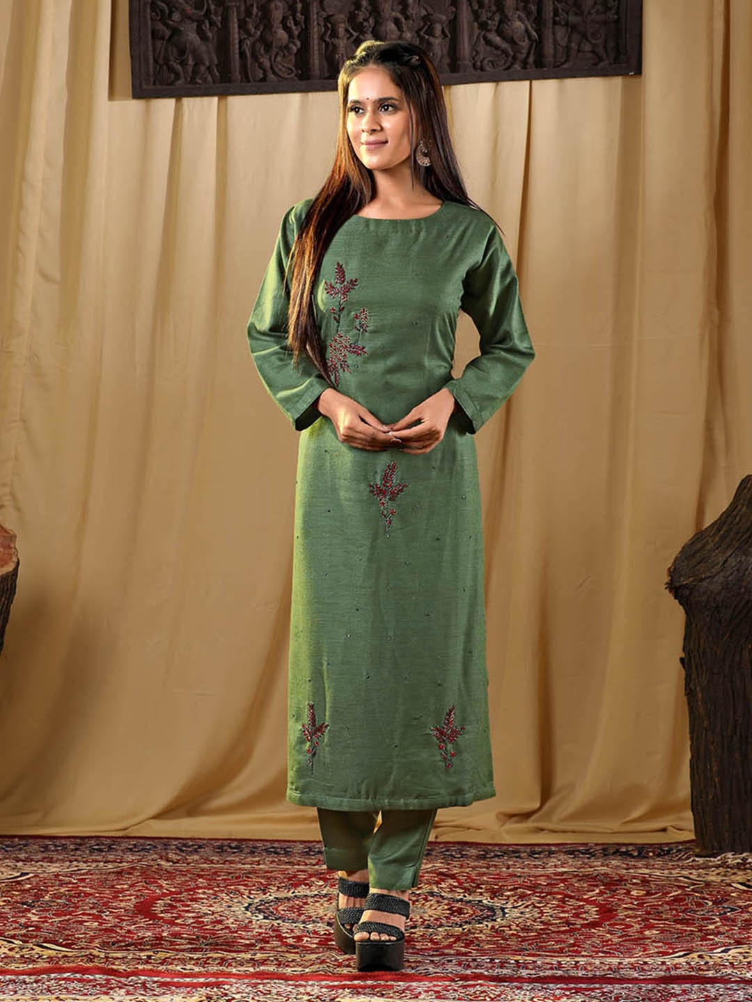 

HALFSAREE STUDIO Floral Embroidered Aari Work Cotton Kurta With Trousers, Green