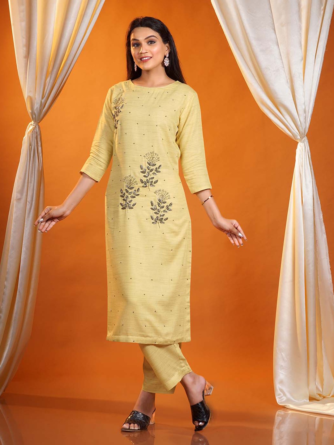 

HALFSAREE STUDIO Floral Aari Work Embellished Straight Kurta, Yellow