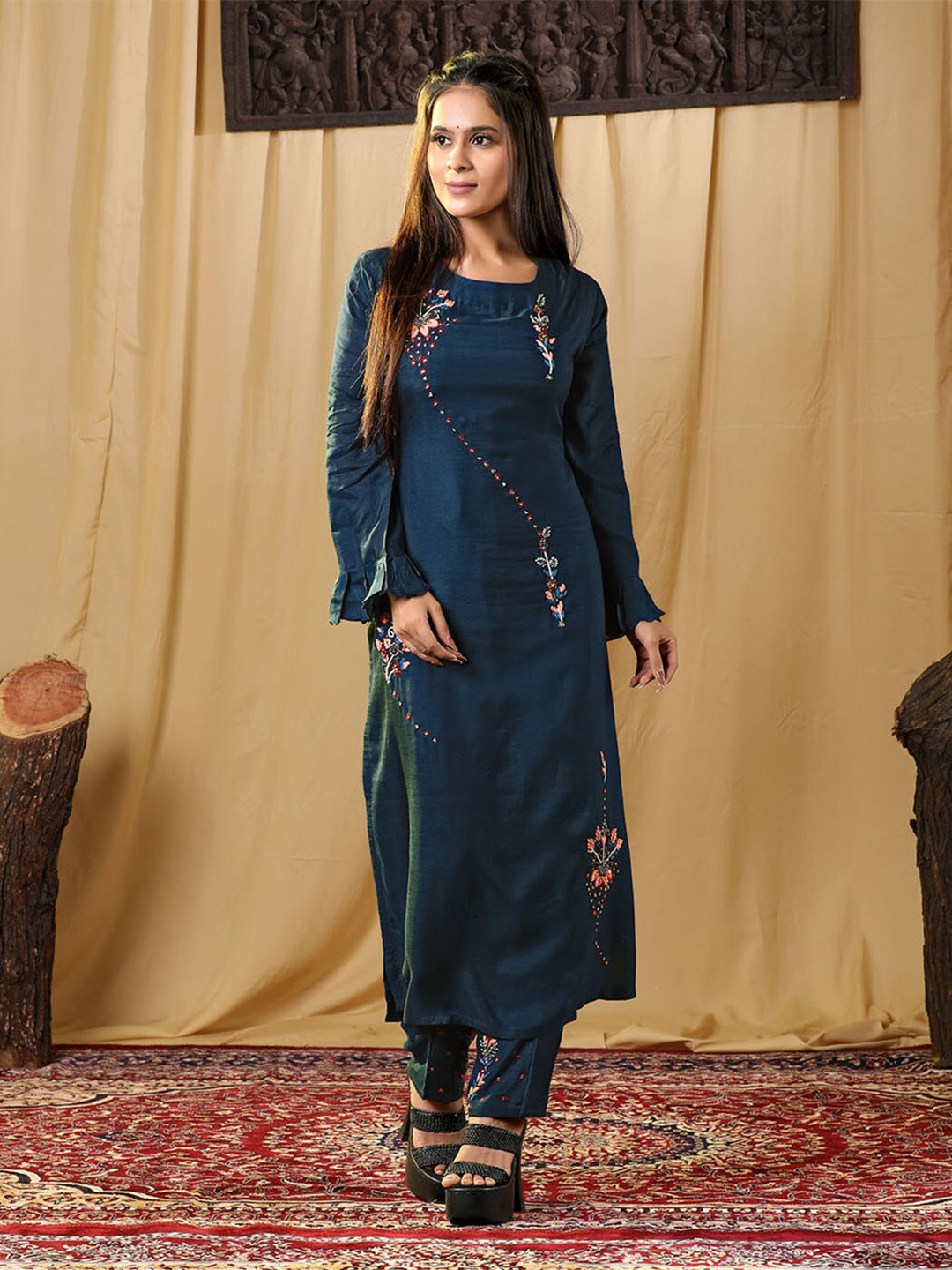 

HALFSAREE STUDIO Floral Beads & Stones Embroidered Straight Kurta, Navy blue