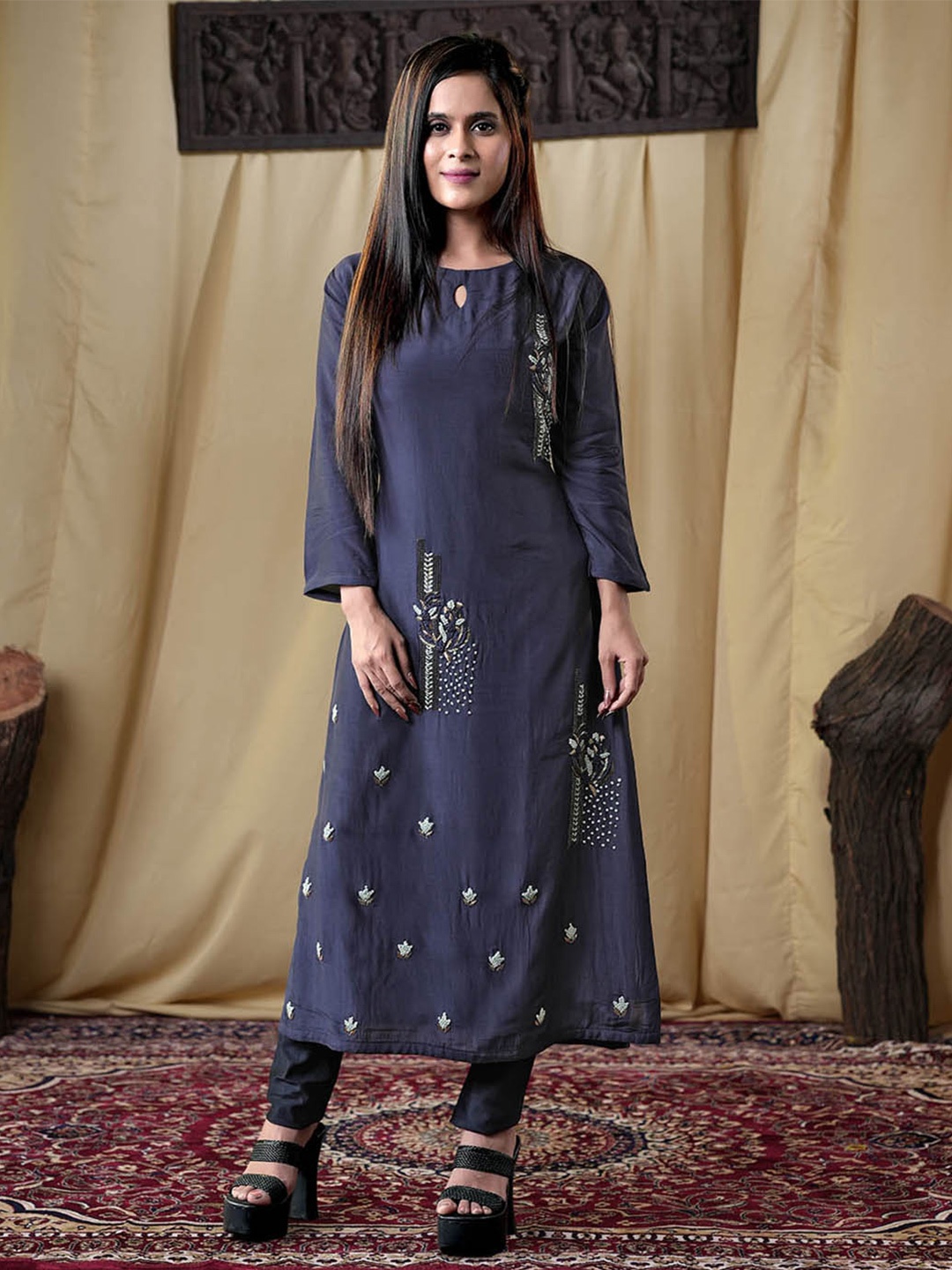 

HALFSAREE STUDIO Floral Beads & Stones Embroidered Straight Kurta, Navy blue