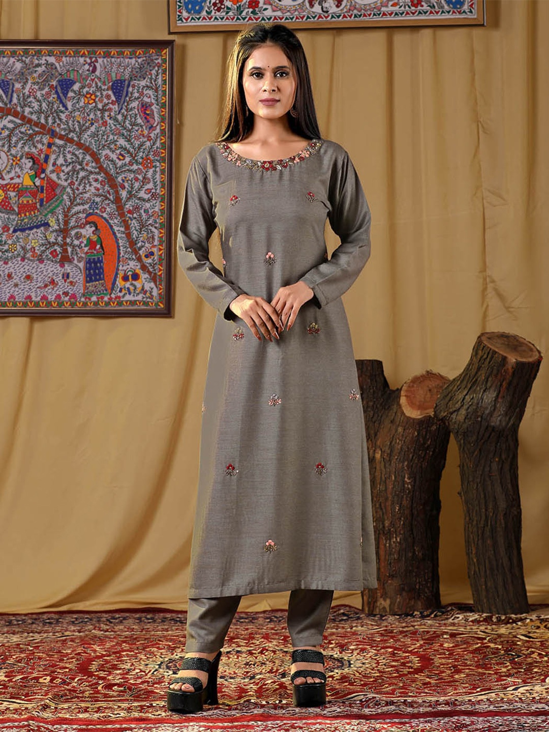 

HALFSAREE STUDIO Floral Embroidered Beads & Stones Cotton Straight Kurta, Grey