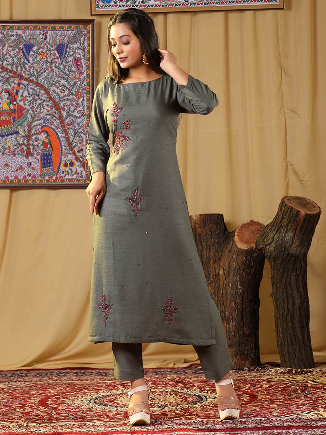 

HALFSAREE STUDIO Floral Embroidered Beads & Stones Cotton Straight Kurta, Grey