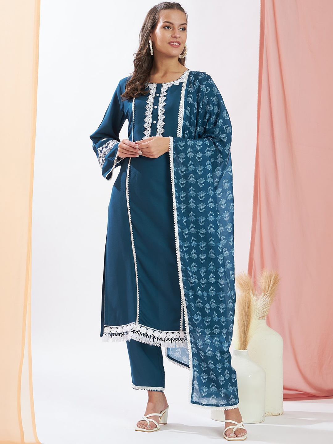 

HEEPOSH Floral Yoke Design Thread Work Kurta With Trousers & Dupatta, Blue