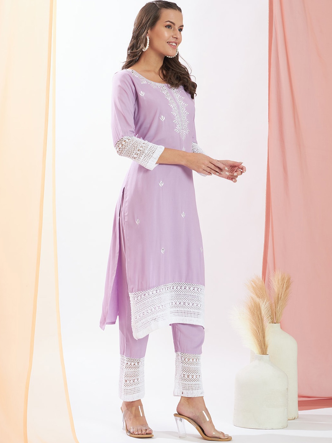 

HEEPOSH Ethnic Motifs Embroidered Thread Work Kurta With Trousers & Dupatta, Lavender