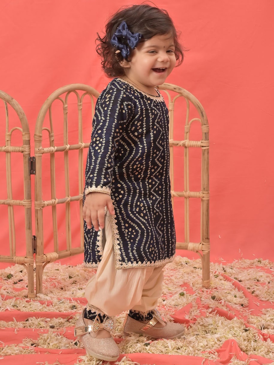 

VASTRAMAY Girls Bandhani Printed Kurta With Patiala, Navy blue