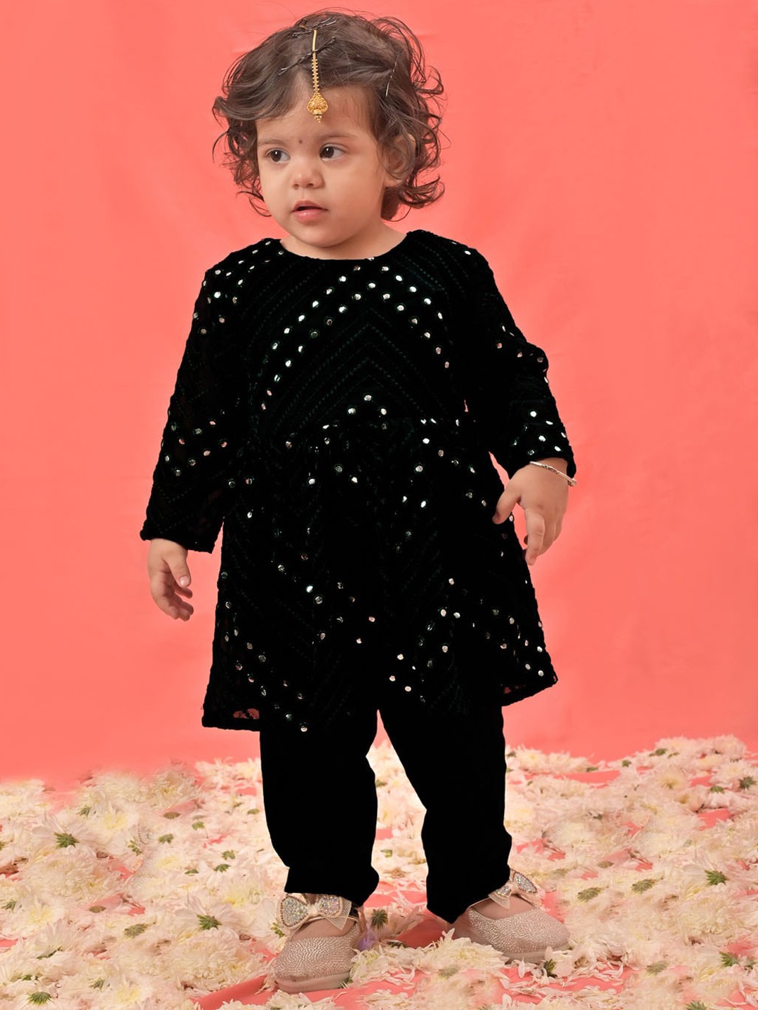 

VASTRAMAY Girls Ethnic Motifs Embroidered Mirror Work Kurta With Churidar, Black