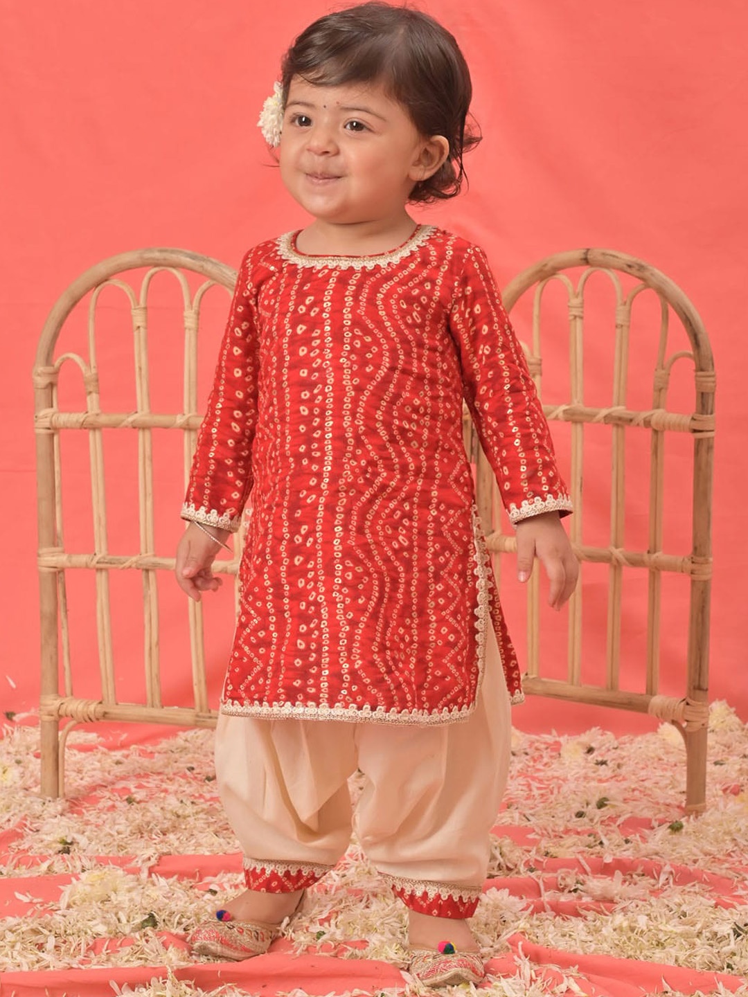 

VASTRAMAY Girls Bandhani Printed Gotta Patti Kurta With Patiala, Red