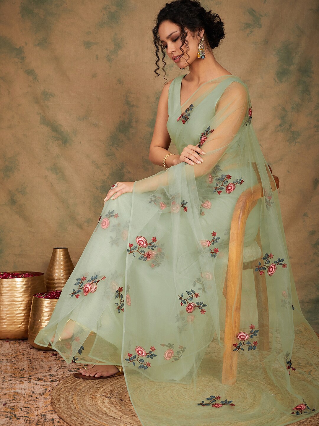 

Sangria Floral Embroidered Net Saree, Green