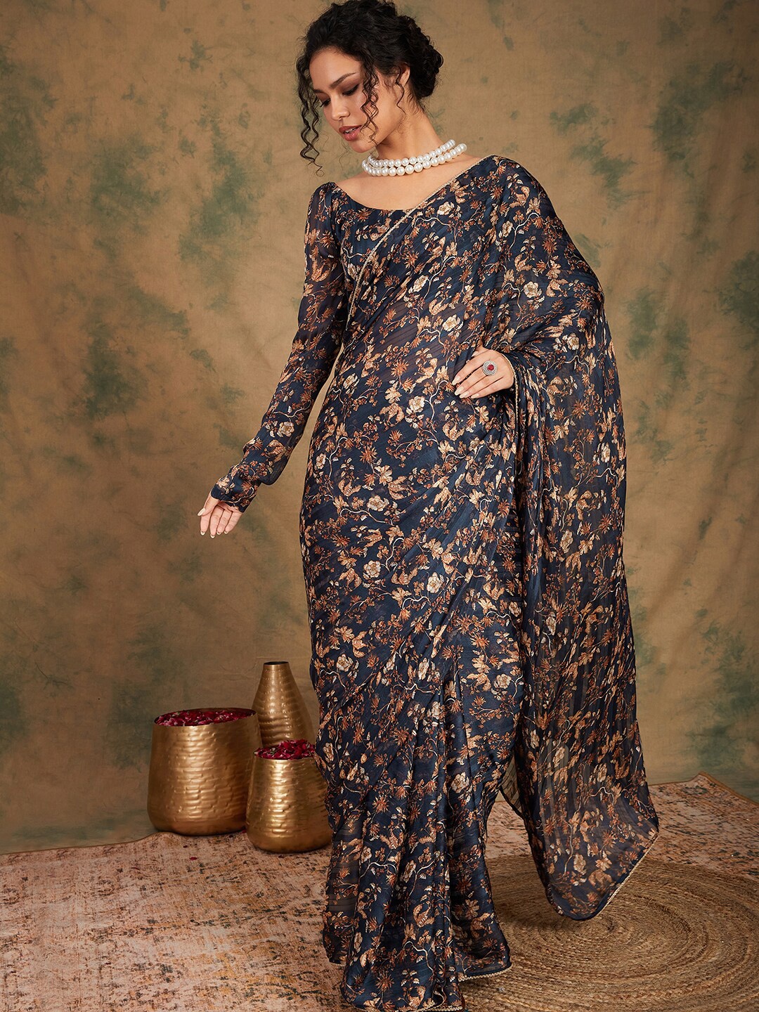 

Sangria Floral Printed Saree, Navy blue