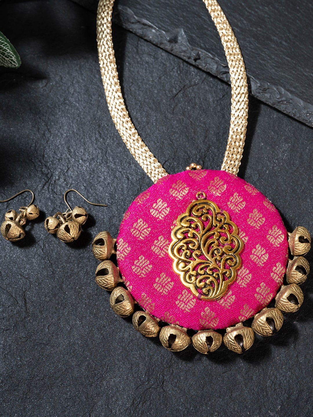 

ArtEastri Reversible Brocade Fabric Jewellery set, Pink