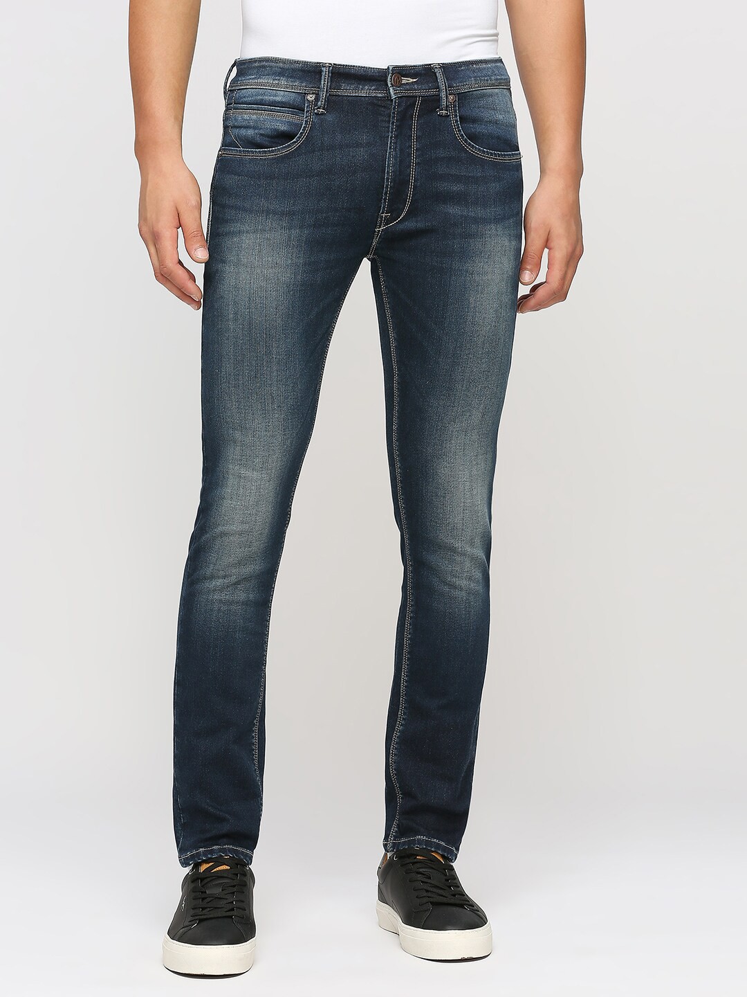 

Pepe Jeans Men Slim Fit Low-Rise Clean Look Heavy Fade Whiskers Stretchable Jeans, Blue