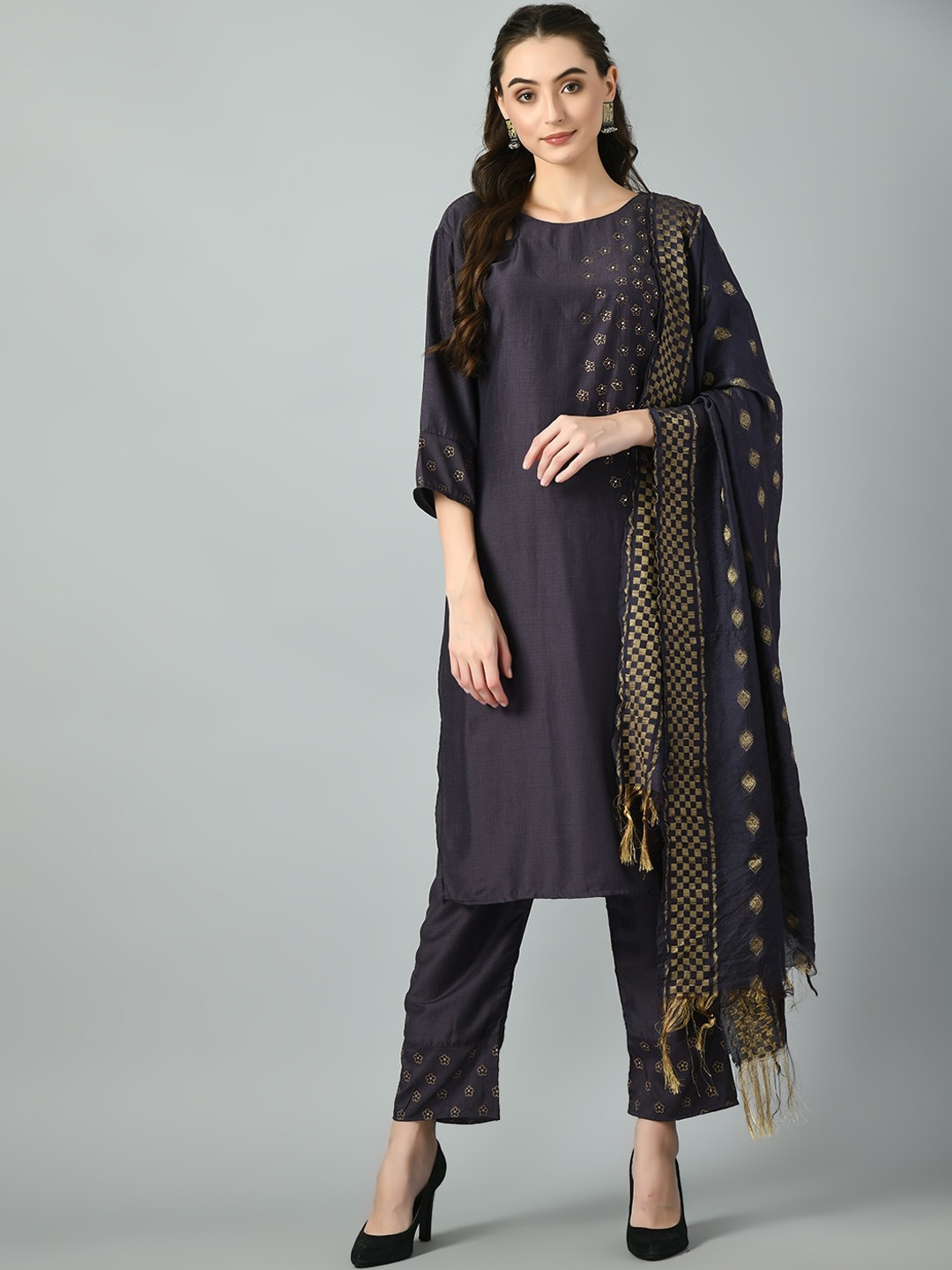 

DesiNoor.com Floral Beads and Stones Kurta With Trousers & Dupatta, Grey