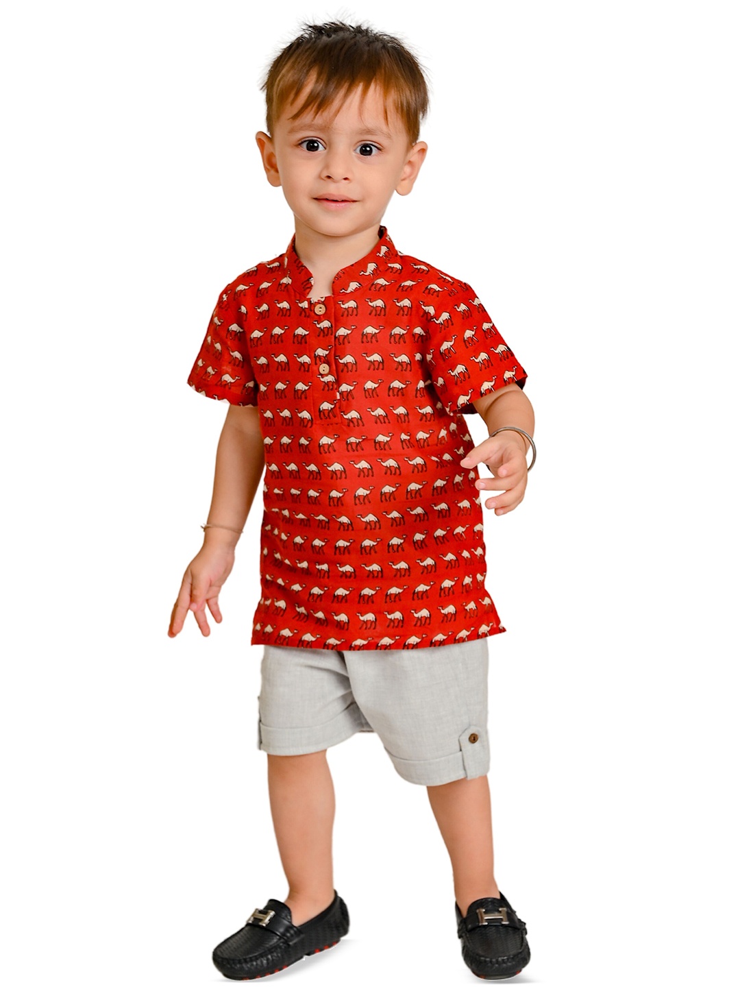 

Tiny Bunnies Boys Graphic Printed Mandarin Collar Pure Cotton Shirt With Short, Red