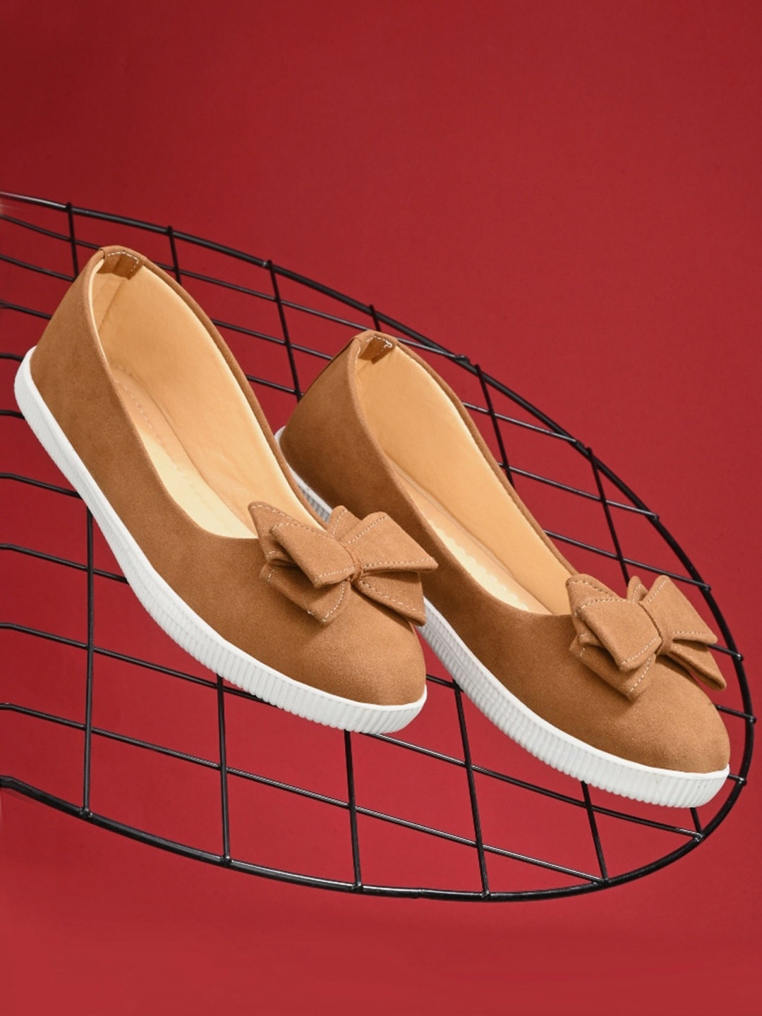 

DressBerry Tan Slip-On Ballerinas With Bows