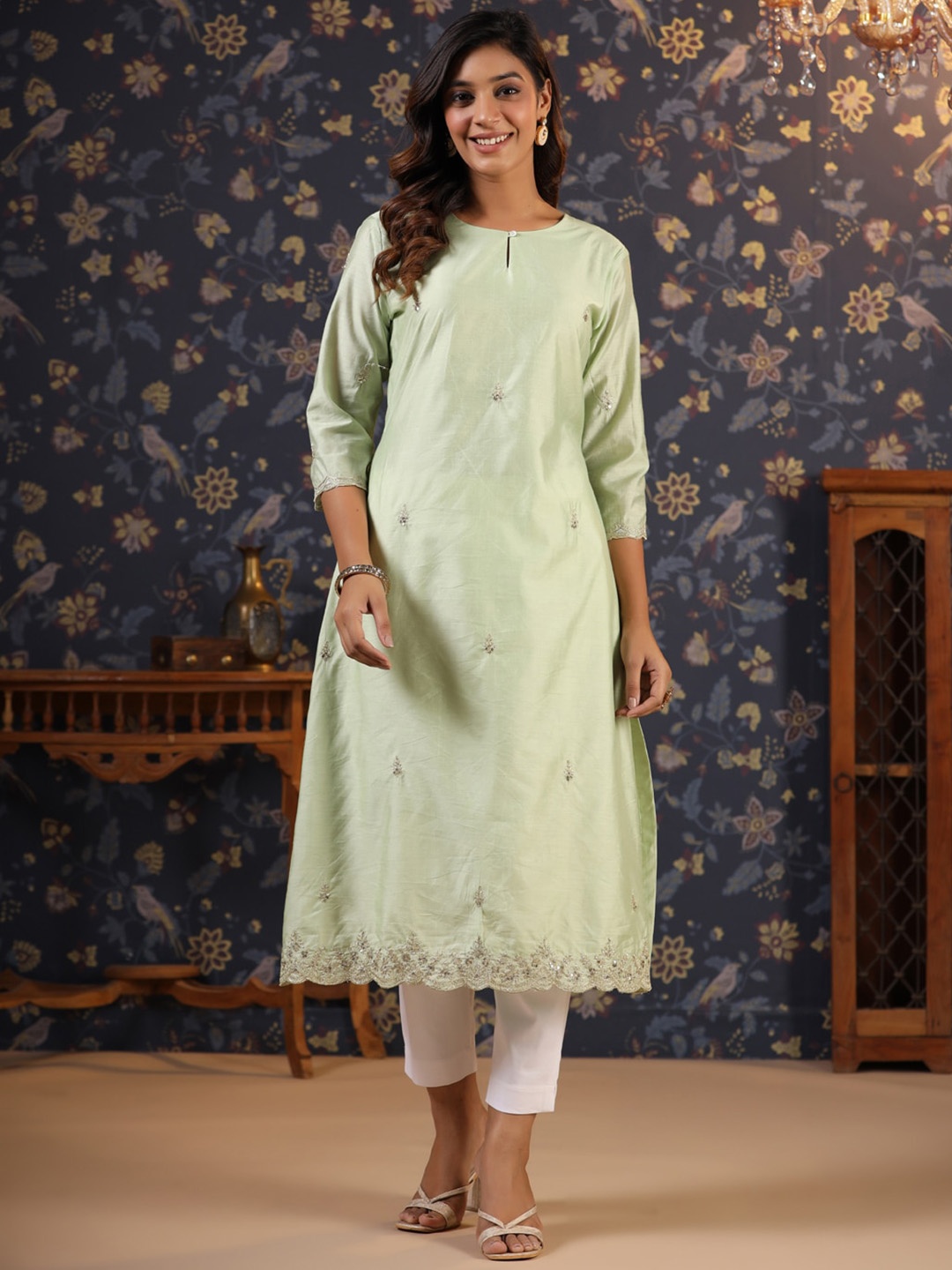 

House of Pataudi Floral Embroidered Keyhole Neck Sequined Chanderi Cotton Straight Kurta, Green