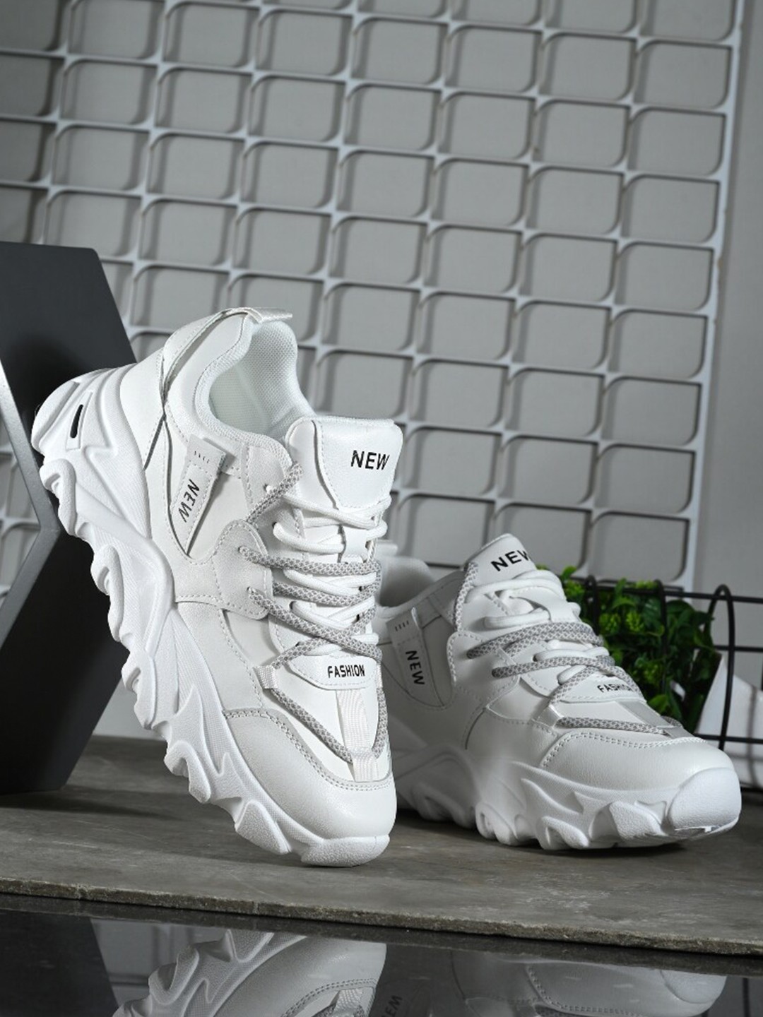 

The Roadster Lifestyle Co. Women White Running Sports Shoes