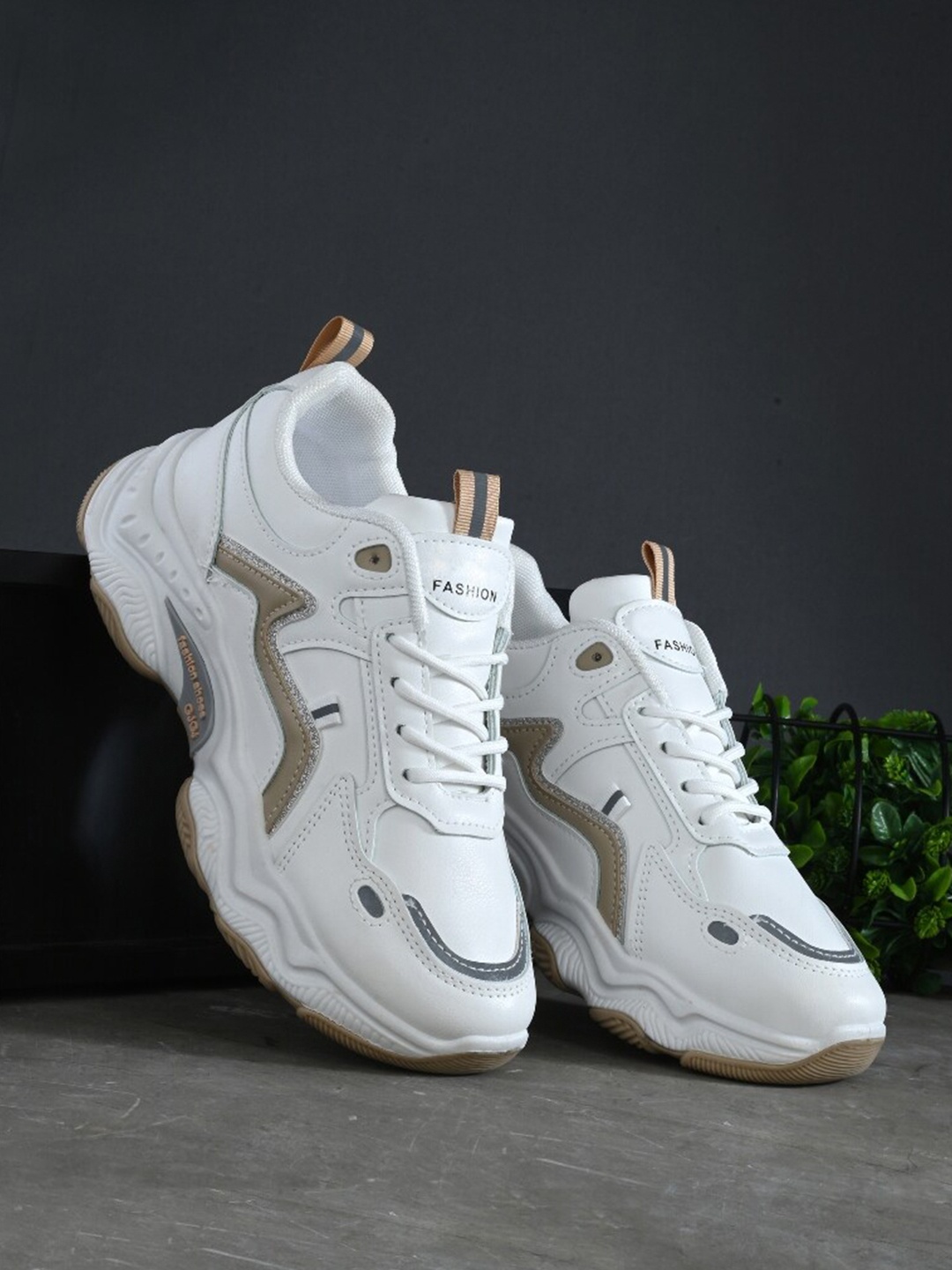 

The Roadster Lifestyle Co. Women White & Beige Running Sports Shoes