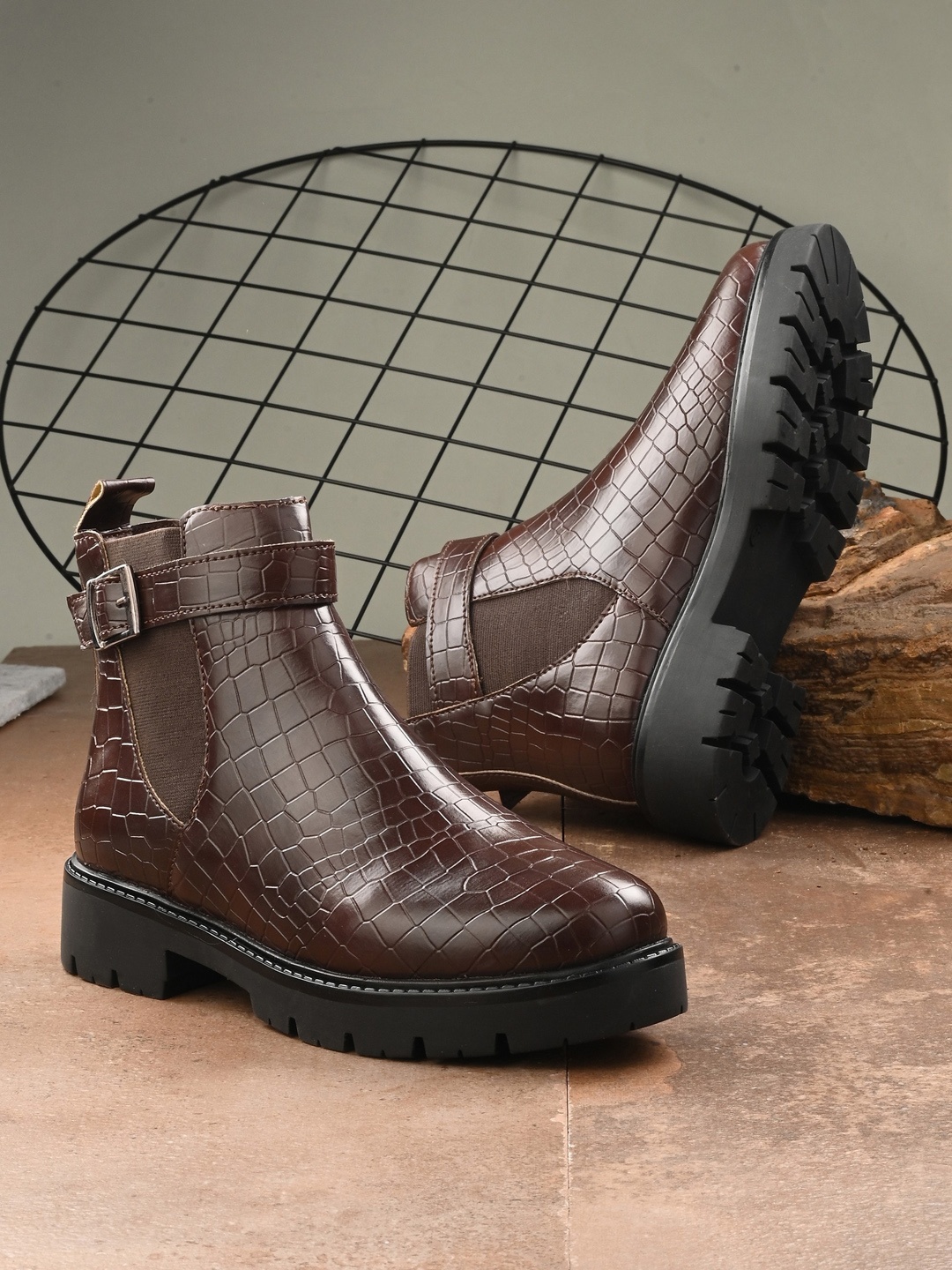 

The Roadster Lifestyle Co. Women Brown Textured Mid-Top Blocked Boots