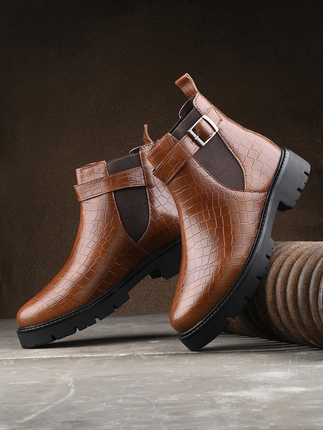 

The Roadster Lifestyle Co. Women Brown Textured Mid-Top Blocked Boots