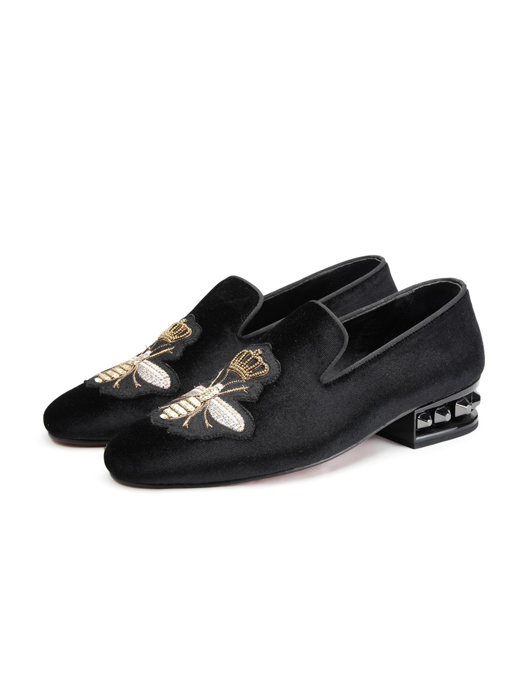

SHUTIQ Men Crown Bee Guam Embellished Mojaris, Black