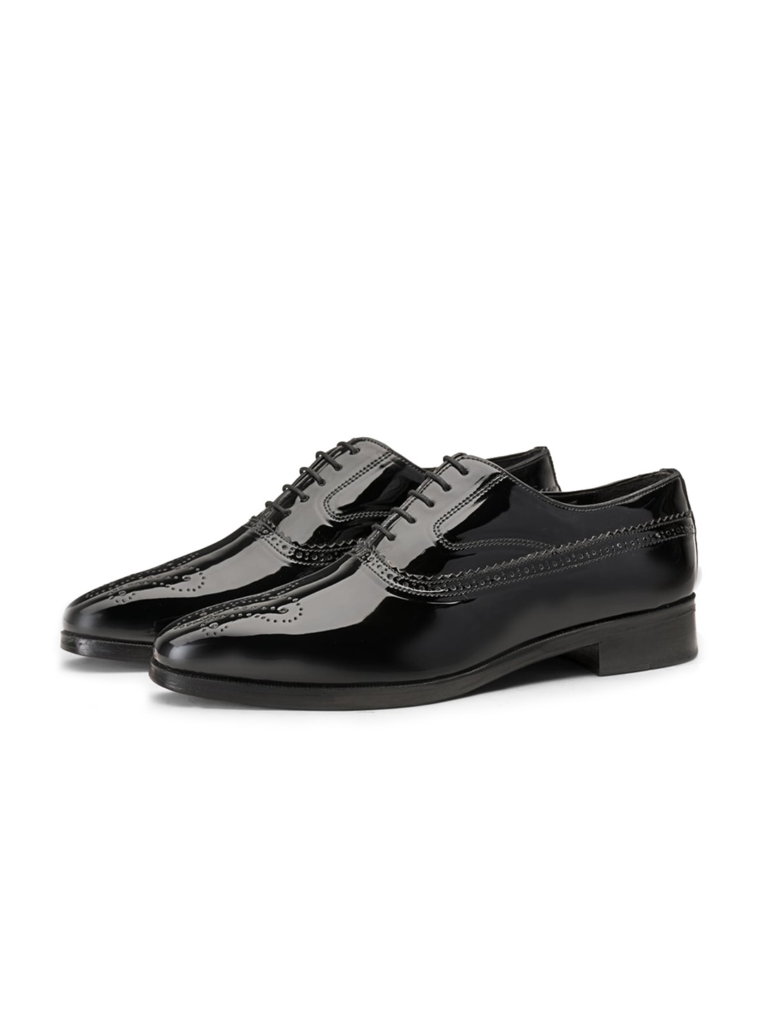 

SHUTIQ Men Textured Leather Formal Borgues, Black