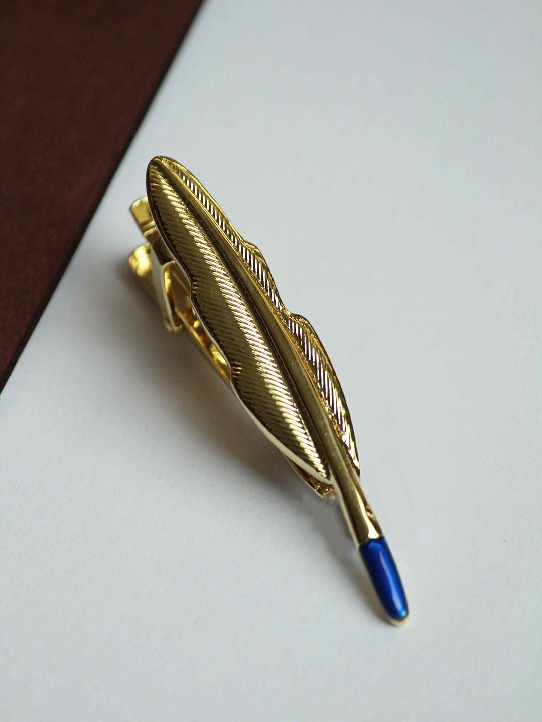 

Tossido Men Textured Quill Tie bar, Gold