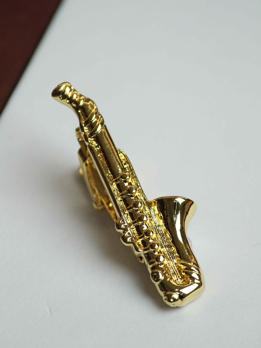 

Tossido Men Saxophone Design Tie Pin, Gold