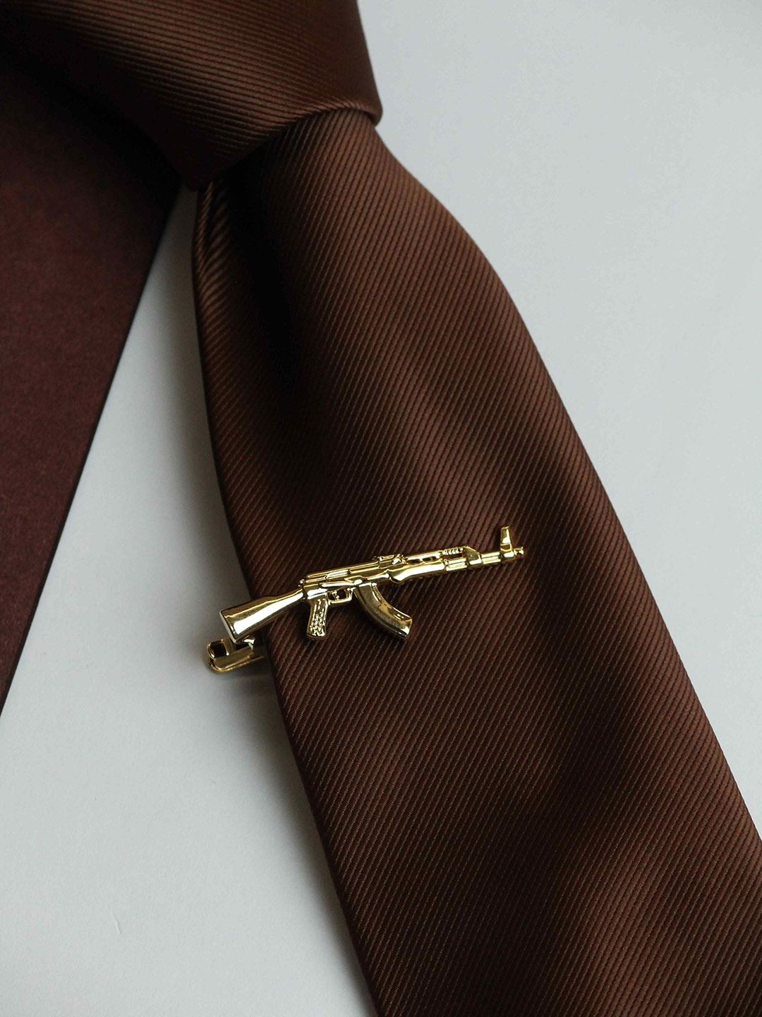 

Tossido Men AK47 Shaped Tie Bar, Gold