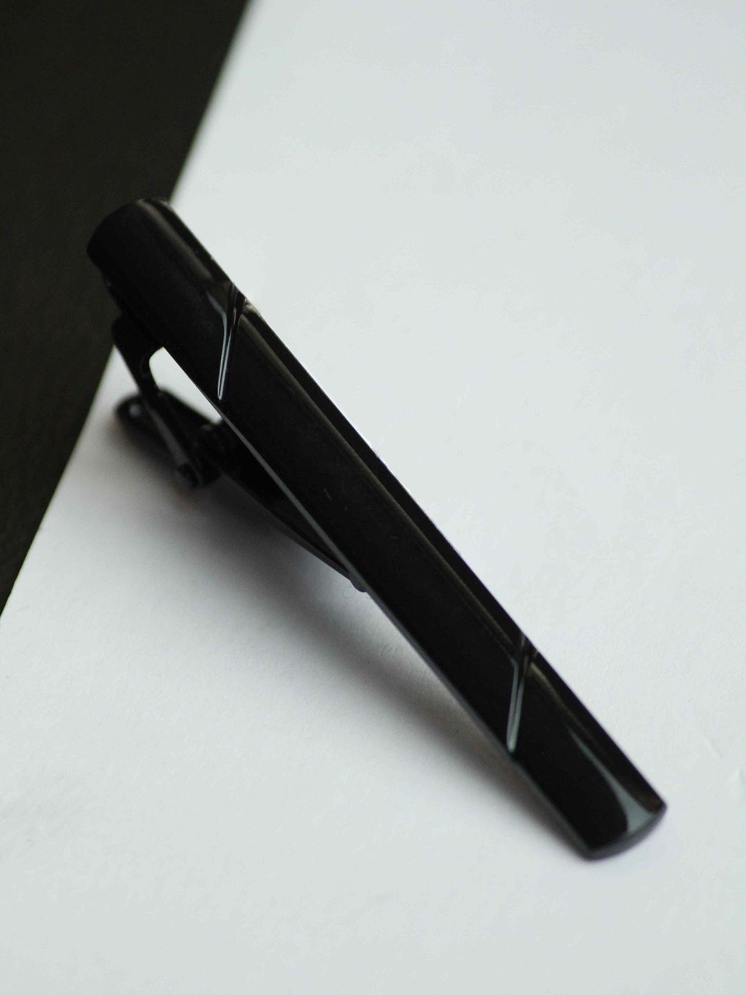 

Tossido Brass Tie Bar, Black