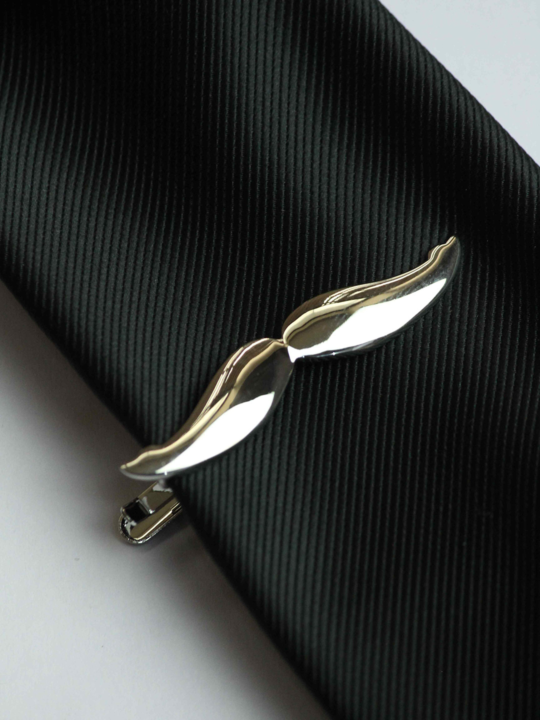 

Tossido Men Brass Moustache Tie Bar, Silver