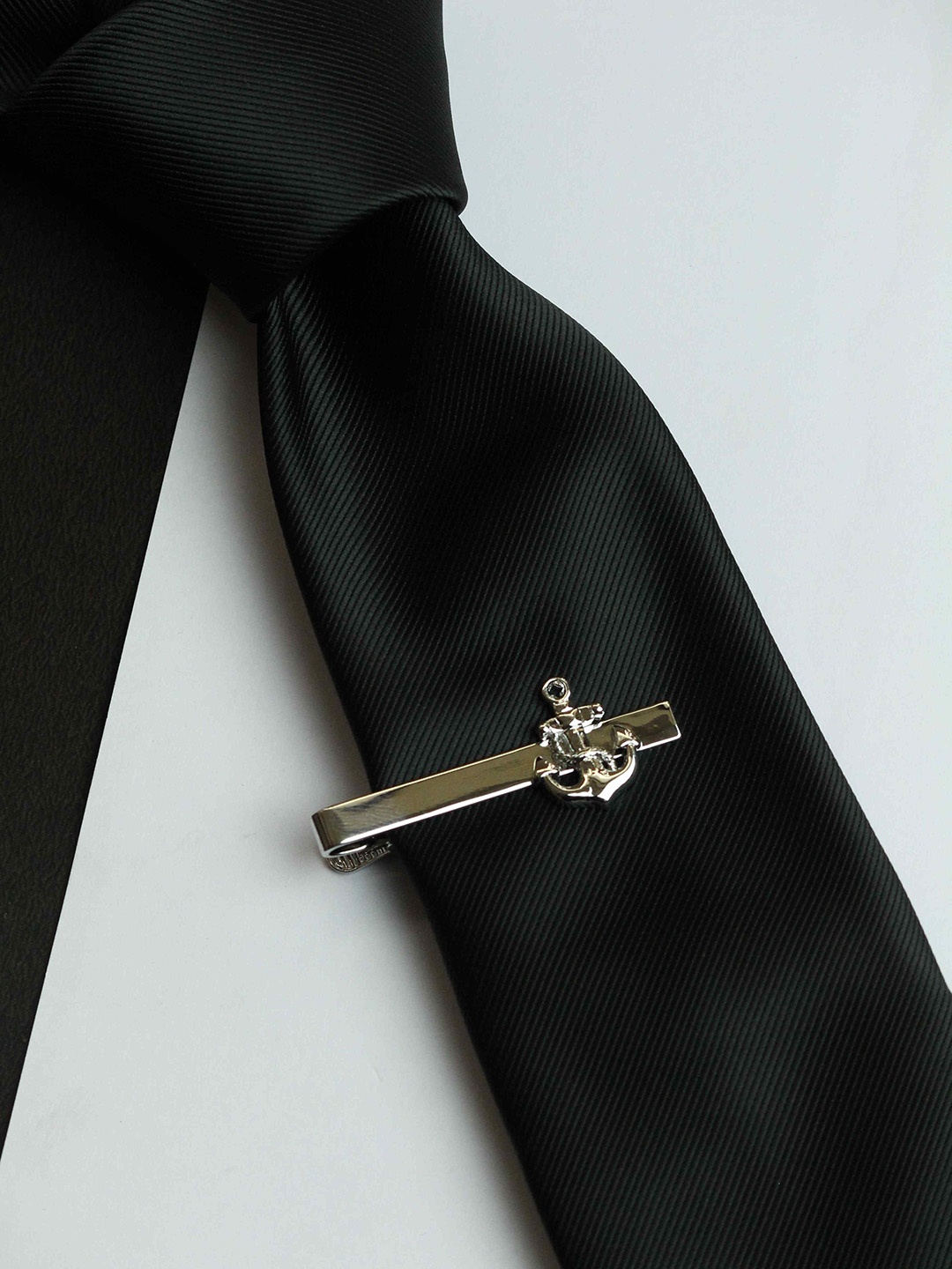 

Tossido Men Brass Anchor Tie Bar, Silver