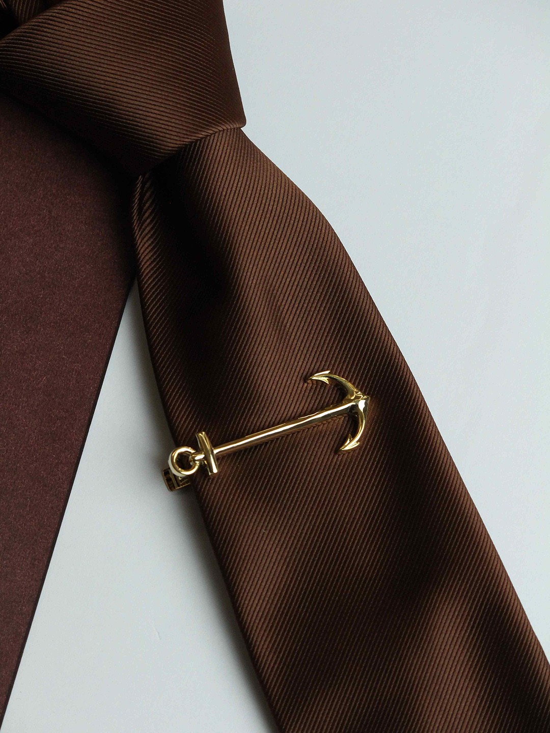 

Tossido Men Anchor Shaped Tie Bar, Gold