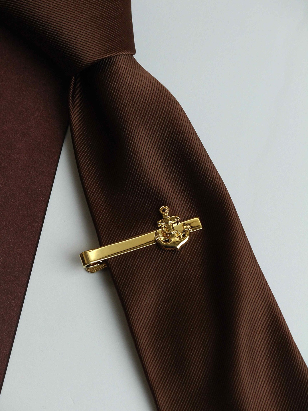 

Tossido Men Brass Anchor-Charm Tie Bar Brooch, Gold