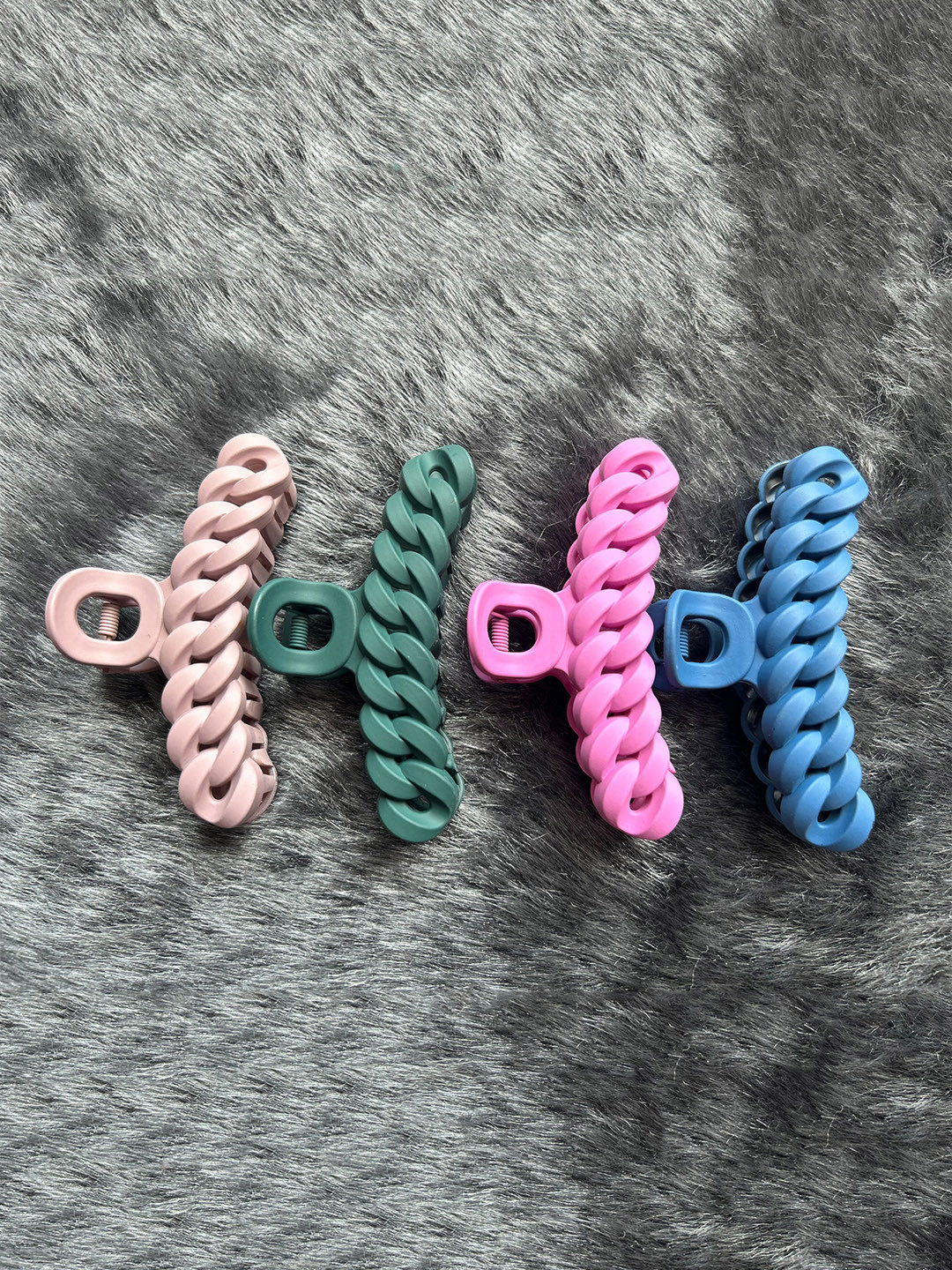

CHANDERKASH Assorted Set Of 4 Textured Claw Clips